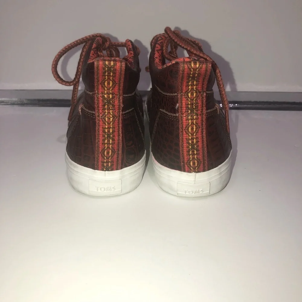 NWOT Toms Camila croc embossed leather high top.